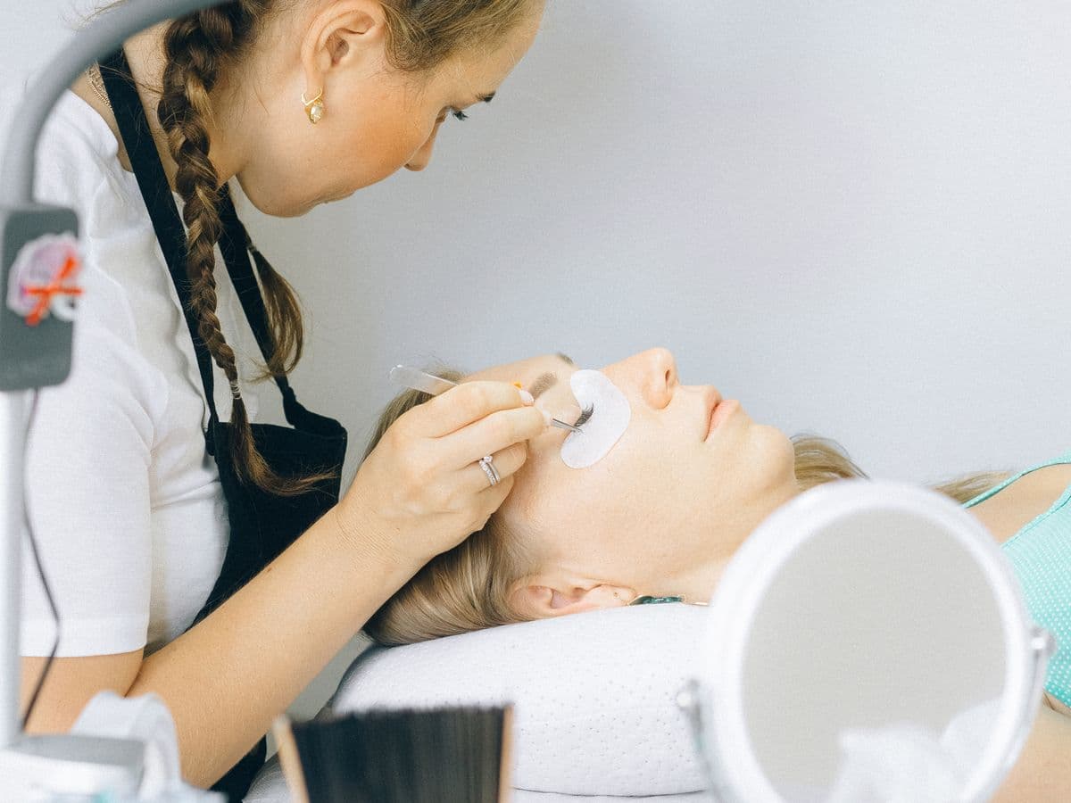 Lash lift treatment in progress